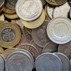 Czym się różni konto oszczędnościowe od lokaty? Kluczowe różnice i porady