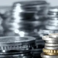 Chwilówki czy warto? Poznaj zalety, wady i ryzyko zadłużenia