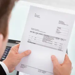 Faktura proforma czy jest wiążąca? Odkryj jej prawny status i zastosowanie