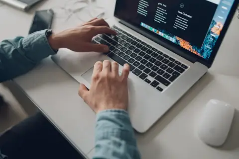 Jak włączyć usługę wielowalutową mBank i uniknąć zbędnych opłat