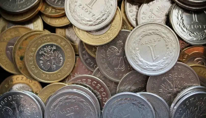 Czym się różni konto oszczędnościowe od lokaty? Kluczowe różnice i porady