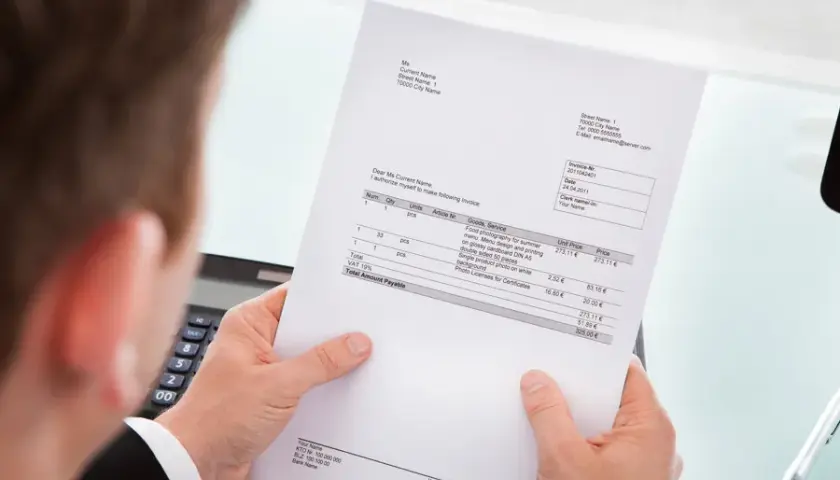 Faktura proforma czy jest wiążąca? Odkryj jej prawny status i zastosowanie