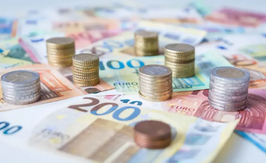 Jak wpłacić euro na konto walutowe mBank bez zbędnych formalności?